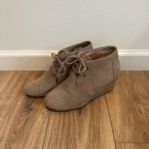 Toms desert wedge